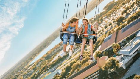 乘坐国际大道上的奥兰多旋转飞轮,在城市上空旋转翱翔 乘坐国际大道上的奥兰多旋转飞轮,在城市上空旋转翱翔