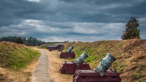 约克镇战场纪念地的迫击炮 约克镇战场纪念地的迫击炮