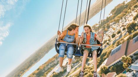 乘坐国际大道上的奥兰多旋转飞轮,在城市上空旋转翱翔 乘坐国际大道上的奥兰多旋转飞轮,在城市上空旋转翱翔