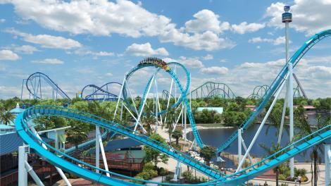 乘坐惊心动魄的佛罗里达州奥兰多海洋世界的“波浪卷”号激浪过山车 乘坐惊心动魄的佛罗里达州奥兰多海洋世界的“波浪卷”号激浪过山车