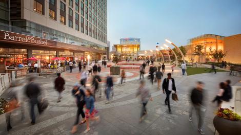 弗吉尼亚州泰森斯的泰森斯角购物中心外景 弗吉尼亚州泰森斯的泰森斯角购物中心外景