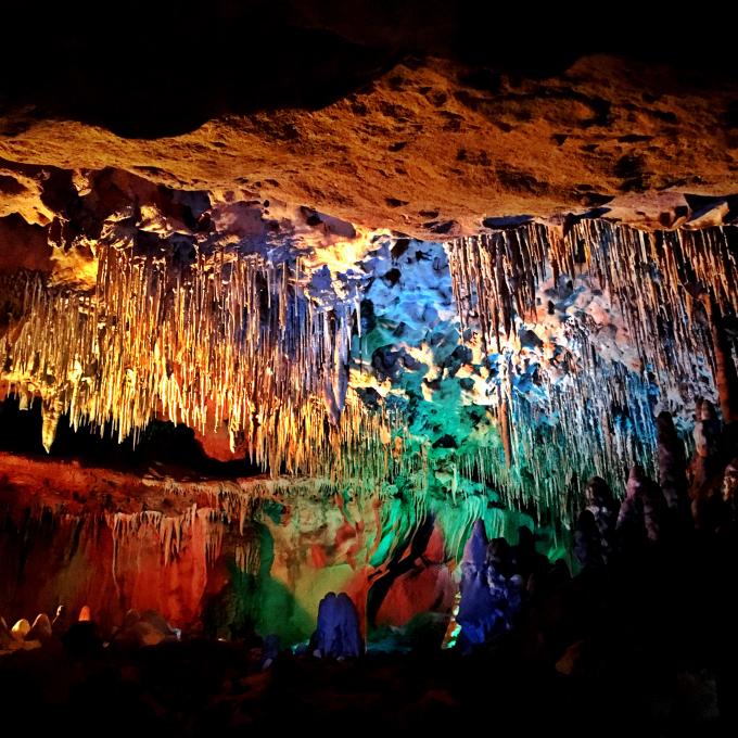 游览佛罗里达州玛利安娜洞穴州立公园 (Florida Caverns State Park in Marianna) 游览佛罗里达州玛利安娜洞穴州立公园 (Florida Caverns State Park in Marianna)