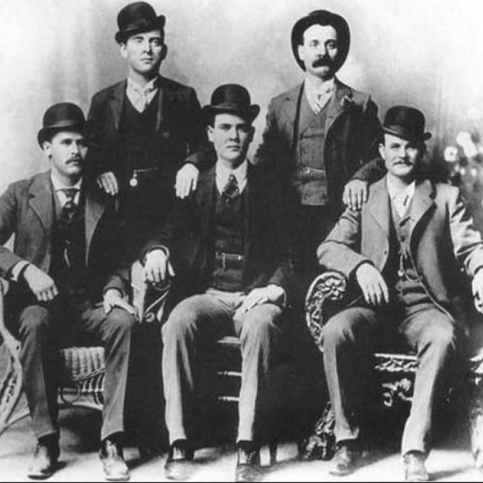 历史旧照:Wild Bunch 帮派,19 世纪 80 年代和 90 年代间一群游荡在怀俄明州的不法之徒 历史旧照:Wild Bunch 帮派,19 世纪 80 年代和 90 年代间一群游荡在怀俄明州的不法之徒