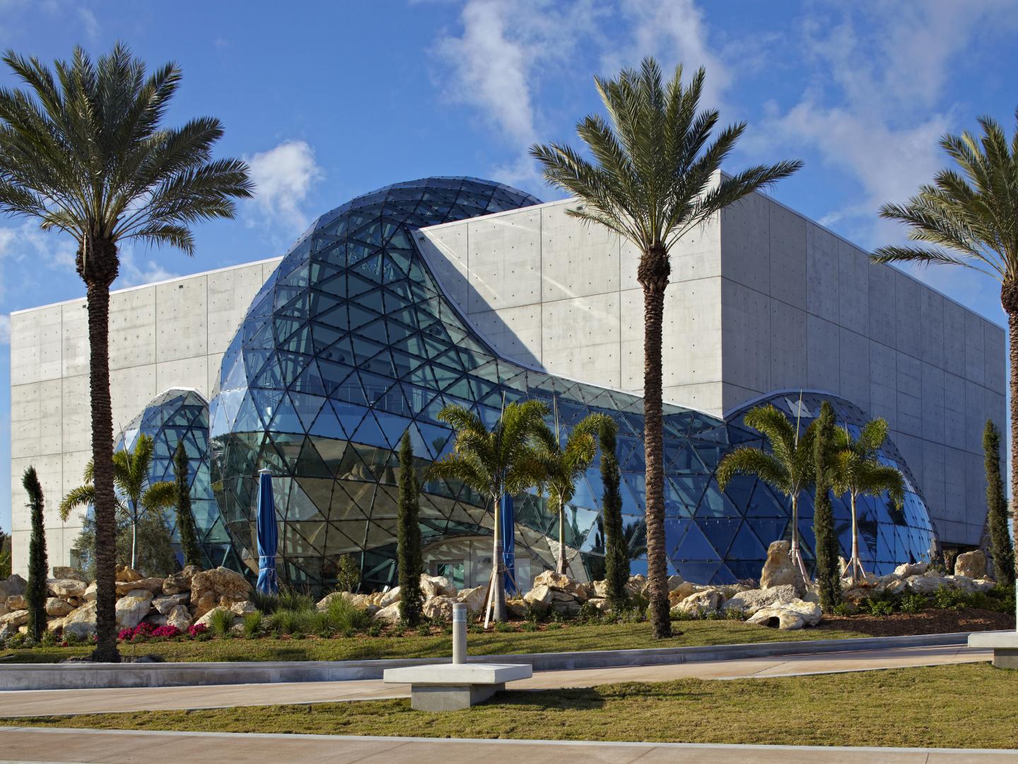 佛罗里达州圣彼德斯堡达利博物馆的外景 佛罗里达州圣彼德斯堡达利博物馆的外景