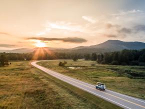 在西弗吉尼亚州波托马克高地展开公路旅行 在西弗吉尼亚州波托马克高地展开公路旅行
