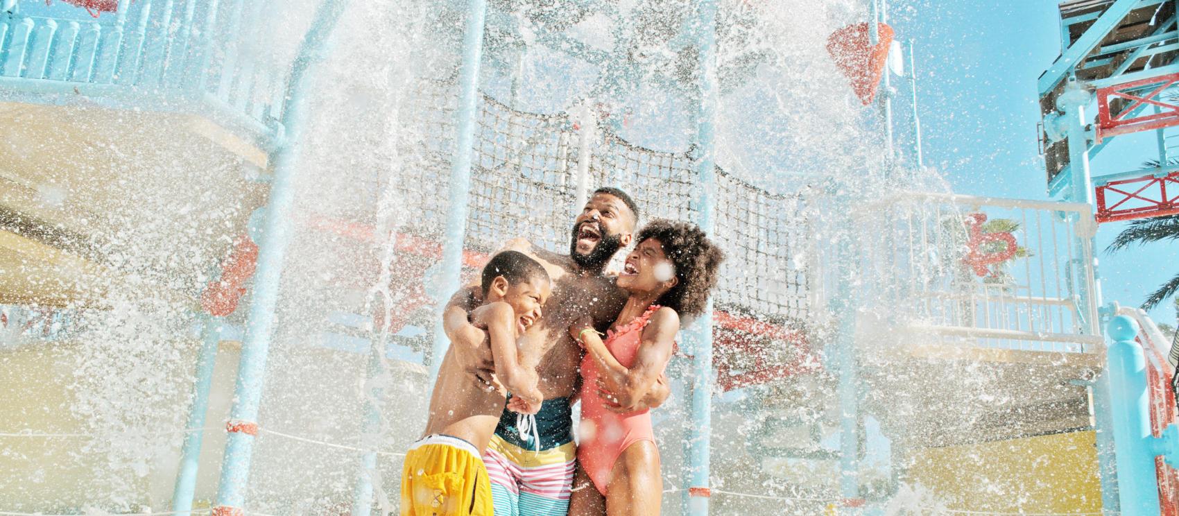 在瑞尤尼度假村水上乐园溅起浪花一朵朵 在瑞尤尼度假村水上乐园溅起浪花一朵朵