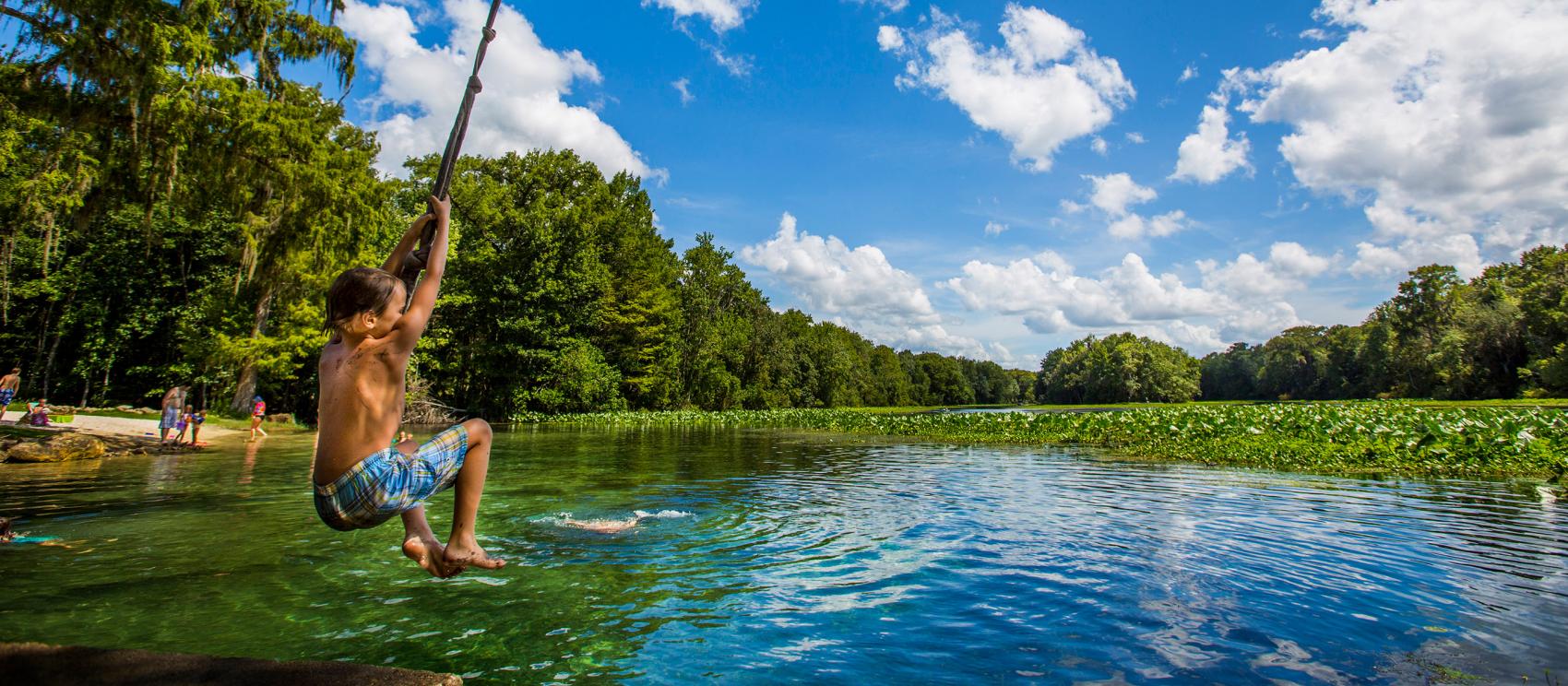 沃西萨河上的夏日趣味活动 沃西萨河上的夏日趣味活动